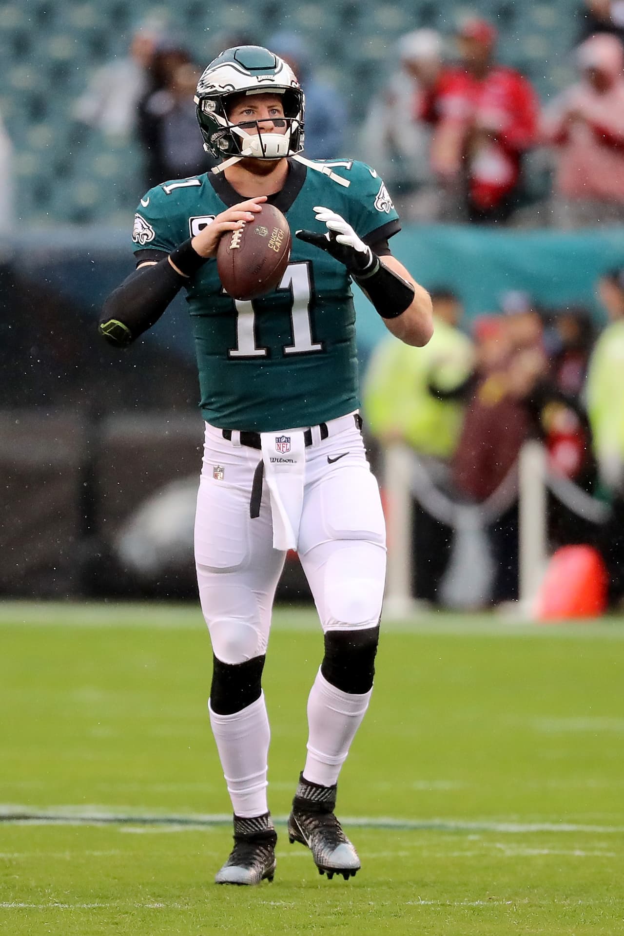 Carson Wentz ha tenido una gran temporada y además de tener el mejor récord en la NFL, también tiene el jersey más vendido de la presente temporada.