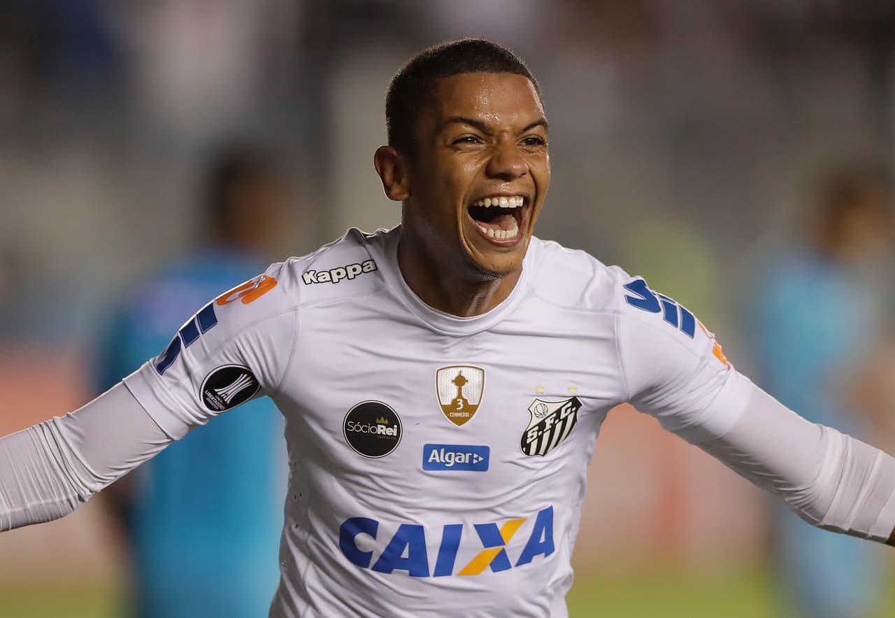 Santos será rival de Barcelona luego de demostrar su superioridad en la serie contra Atético Paranaense al vencerlo 3-2 y 1-0 en ambos partidos.