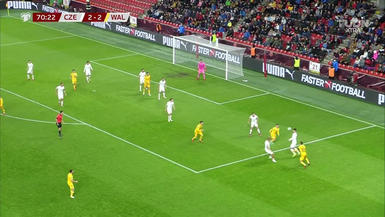 ¡TIRO ATAJADO! disparo por Aaron Ramsey.