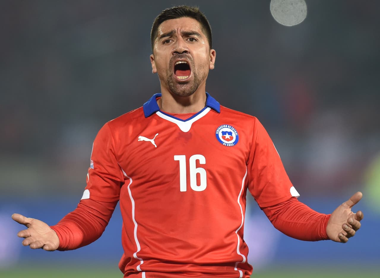 Para cerrar la cuenta, Raldes hizo el quinto tanto al tratar de desviar un centro de Henríquez, aunque David Pizarro lo festejó en grande.