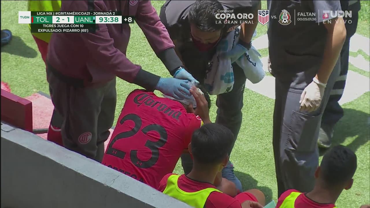 Haret Ortega sale del Toluca-Tigres por protocolo de conmociones