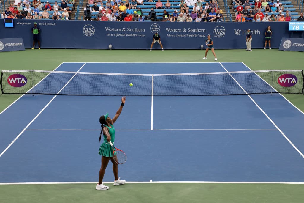 Desgraciadamente la lluvia impidió que se cerrara la jornada tal y como estaba planeada, pero los juegos vespertinos pudieron efectuarse. Este es el recuento del sexto día del Abierto de Cincinnati.