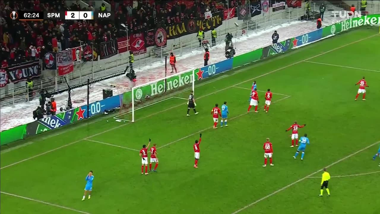 ¡TIRO ATAJADO! disparo por Dries Mertens.