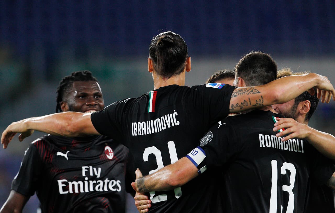 Sorpresivamente, Zlatan estuvo cerca de fallar el gol. El balón golpeó al arquero y finalmente rodó al fondo.