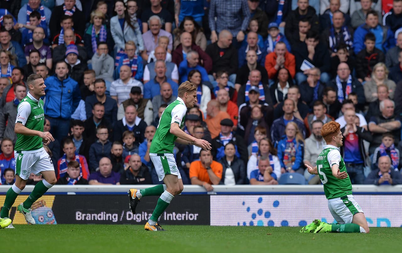 El Hibernian igualó los cartones a unos mediante Simon Murray.