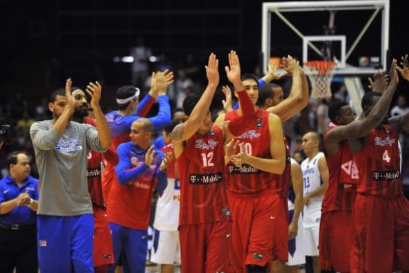Los puntos del base Tenorio, diez en el primer cuarto, despegaron a Filipinas desde el comienzo frente a un equipo puertorriqueño que cerraba mucho su defensa en torno a Blatche, pero ello permitía posiciones sencillas para los hombres exteriores del rival.