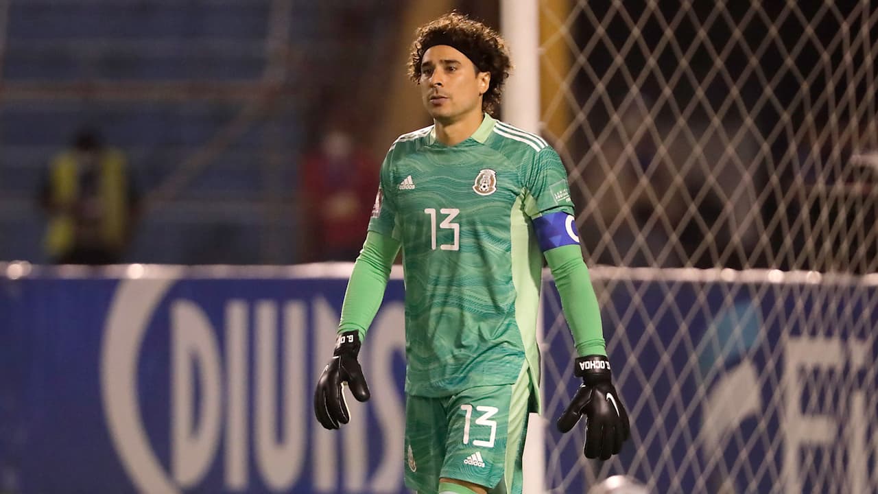 Memo Ochoa iguala marca de Jorge Campos con el Tricolor