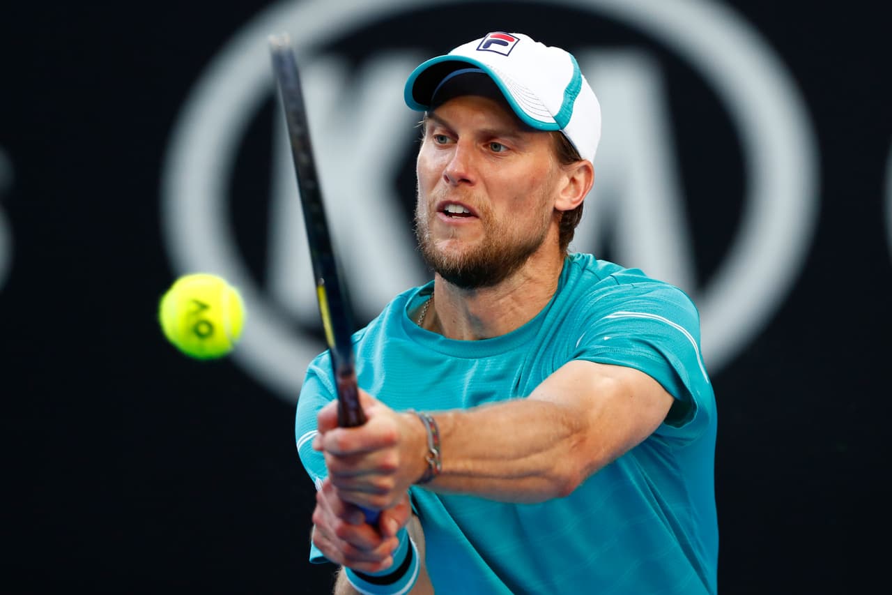 Andreas Seppi derrotó en un intenso partido 6-3, 7-6 (4), 6-7 (3), 6-7 (5), 9-7 al gigante croata Ivo Karlovic.