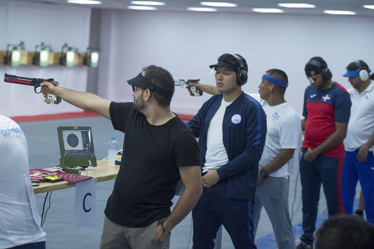 En los 10m pistola de aire el cubano Jorge Grau fue el ganador, seguido por Guillermo Pias (Cuba) y Daniel Urquiza (México).