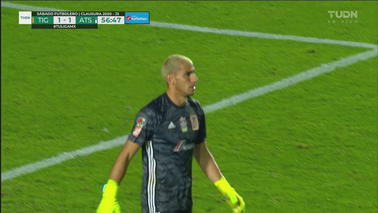 ¡Nahuel salva a Tigres de ir perdiendo! Atajada a quemarropa tras remate de Jeraldino