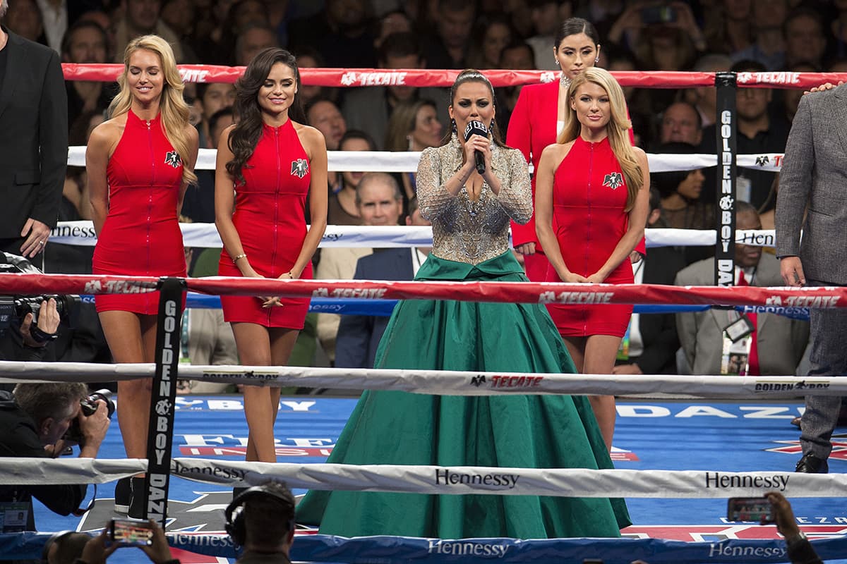 Edith Márquez fue la encargada de entonar el Himno Nacional de México en el Madison Square Garden.