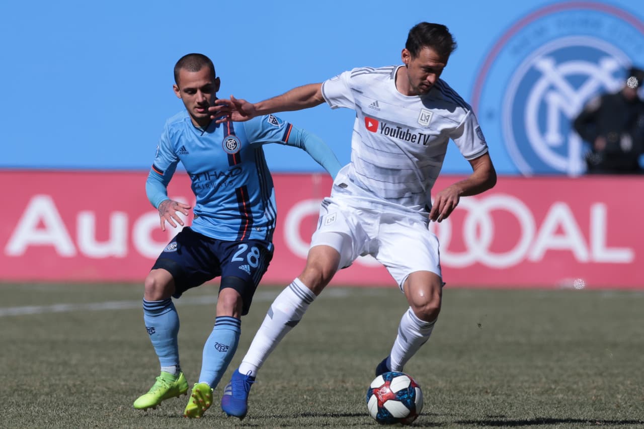 En el trámite, LAFC jugó principalmente en defensa y cuando se vio abajo en el marcador contó con el mexicano Carlos Vela para los goles.