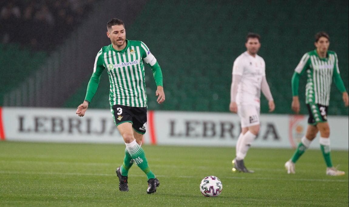 Diego Lainez anotó el tercer gol en el 0-4 del Betis al Antoniano y avanzó de ronda en la Copa del Rey; el mexicano fue titular y jugó los 90 minutos.