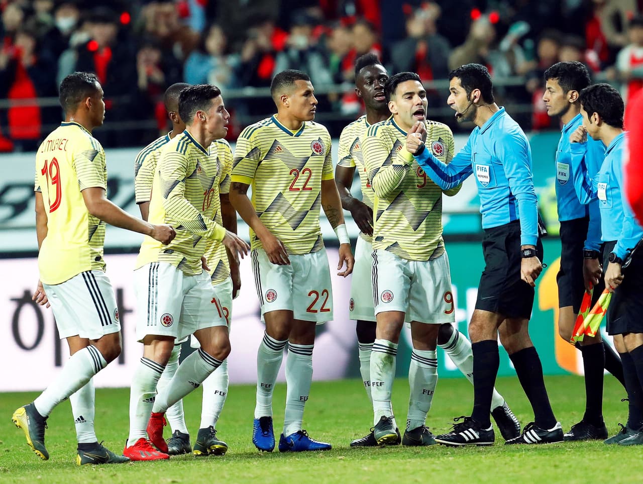 De hecho, en las últimas jugadas el Tigre marcó pero fue invalidado por fuera de juego de James. El juego acabó con triunfo para Corea.