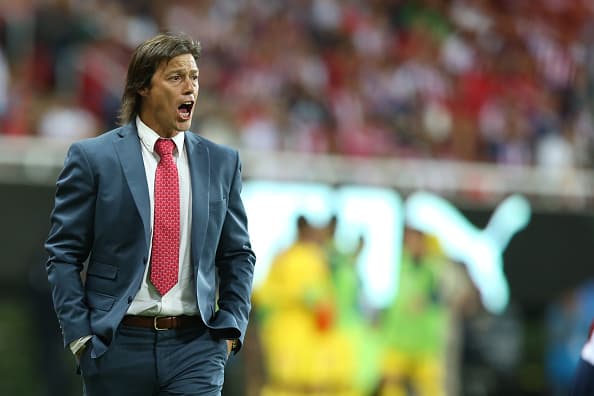 ZAPOPAN, MEXICO - MARCH 03: Matias Almeyda coach of Chivas gives instructions to his players during the 10th round match between Chivas and America as part of the Torneo Clausura 2018 Liga MX at Akron Stadium on March 03, 2018 in Zapopan, Mexico. (Photo by Refugio Ruiz/Getty Images)