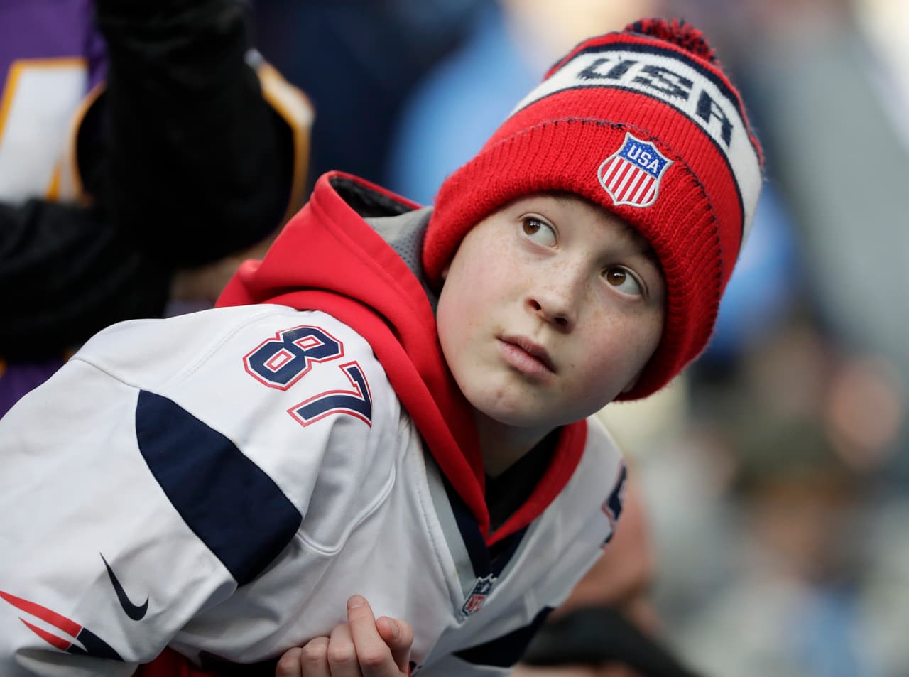 ¡Todo listo en el U.S. Bank Stadium para el Super Bowl LII! Los Patriots y los Eagles jugarán por el título de la NFL y ni siquiera las bajas temperaturas reducen la pasión de los miles de aficionados que ya están en el estadio.