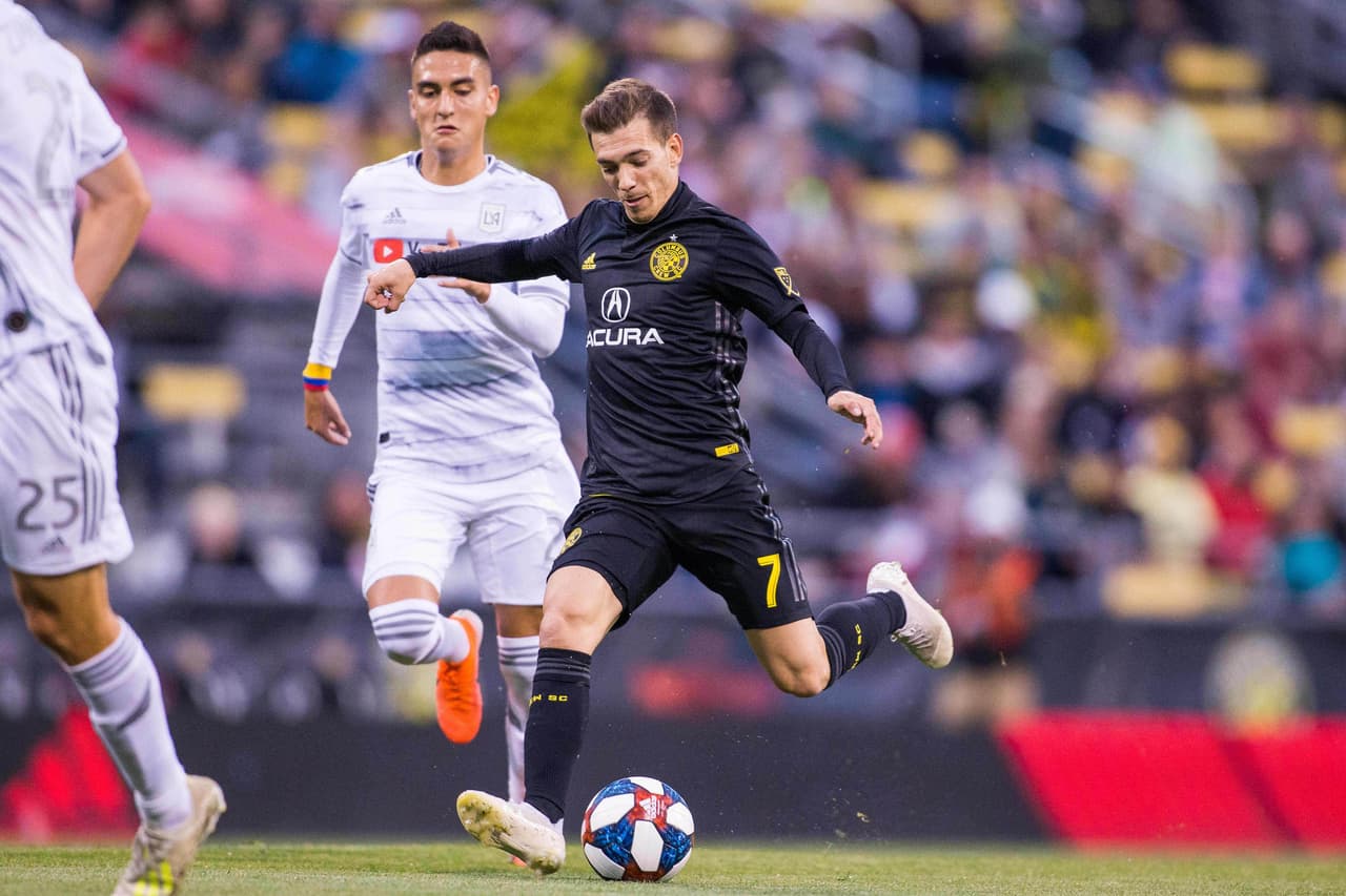 El portugués Pedro Santos (7) buscó inquietar la portería de LAFC, pero sus intentos fueron en vano durante el partido.
