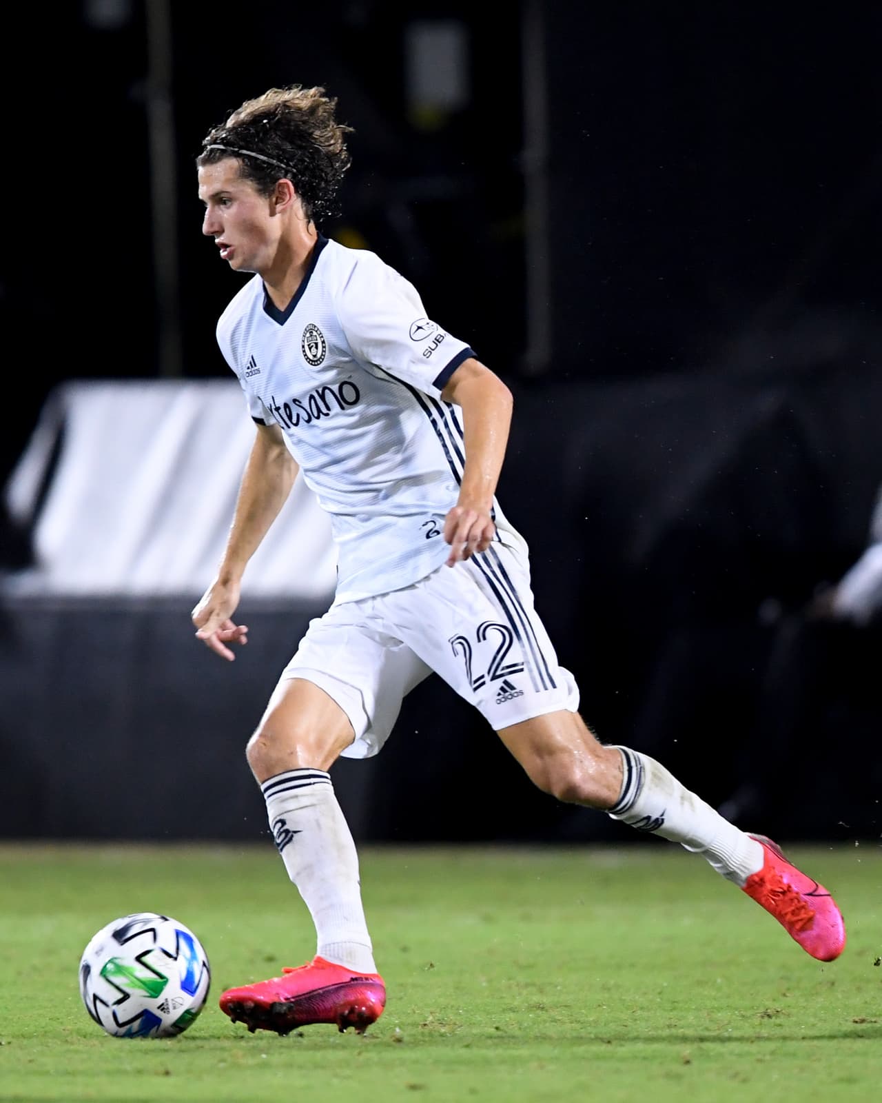 <b>8 - BRENDEN AARONSON</b>
<br>
<br>Philadelphia Union es el equipo más balanceado de los cuatro semifinalistas. Aaronson es una de las agradables confirmaciones de MLS is Back, destapándose ante todo el público de la liga como uno de los mejores volantes ofensivos de MLS en la actualidad. Con tres asistencias en Orlando, Florida, está en la agenda de más de un club de la Bundesliga alemana.