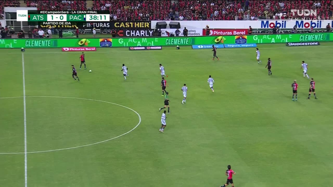 ¡TIRO ATAJADO! disparo por Kevin Álvarez.