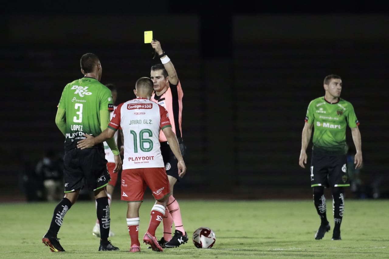 La siguiente jugada del partido Luis Alberto López de Bravos salió expulsado por recibir segunda tarjeta amarilla.