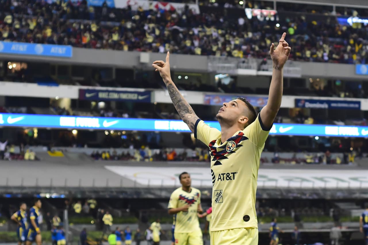 Nicolás Benedetti marcó y levantó al público de sus asientos en el Azteca.