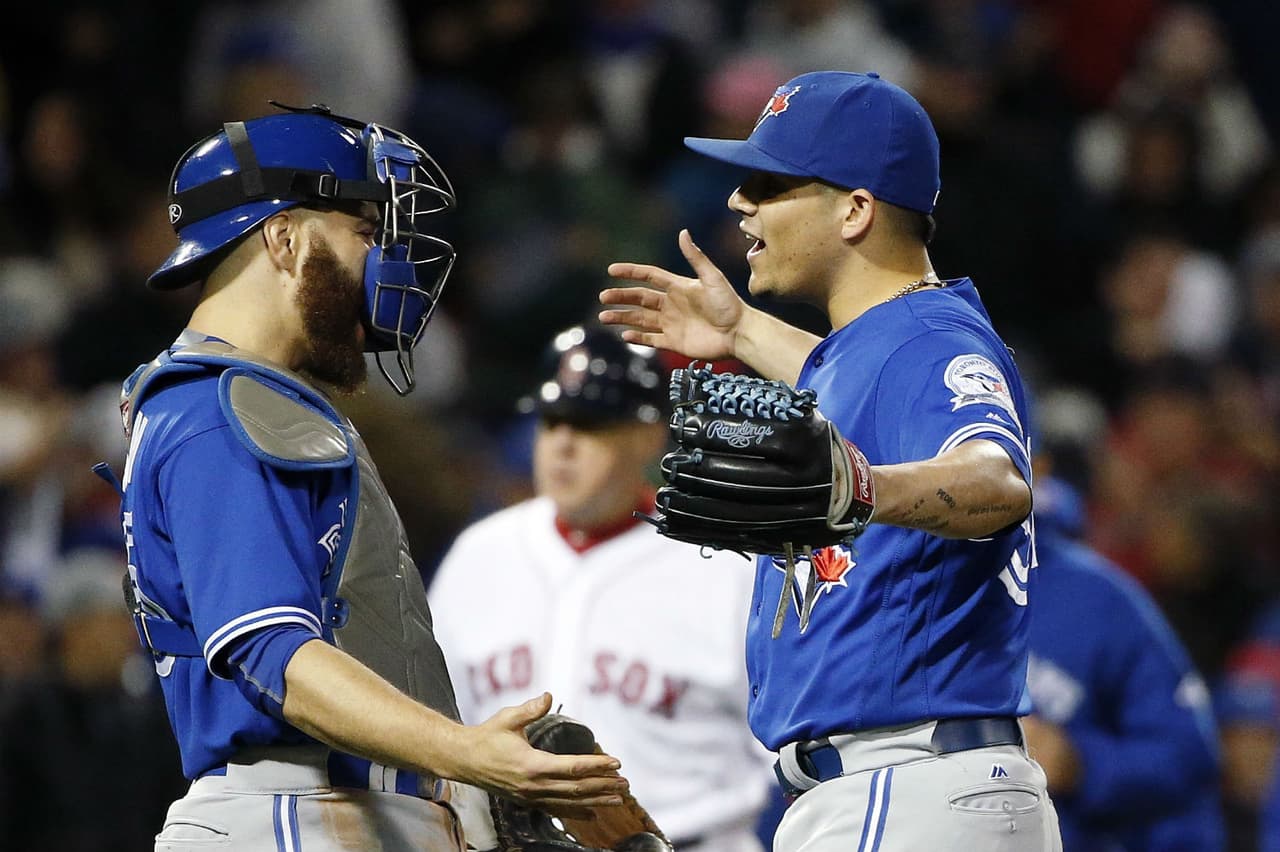 Llegada del mexicano Roberto Osuna a los Astros causa polémica