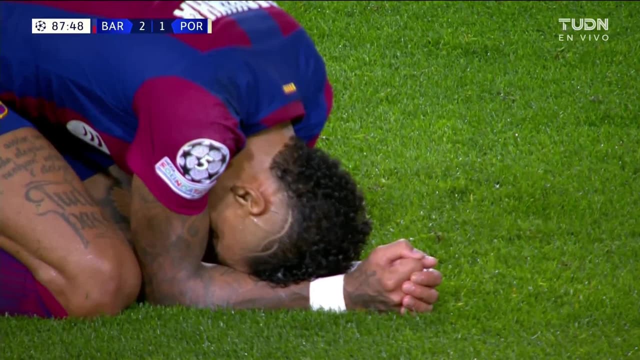 ¡TIRO ATAJADO! disparo por Raphinha.