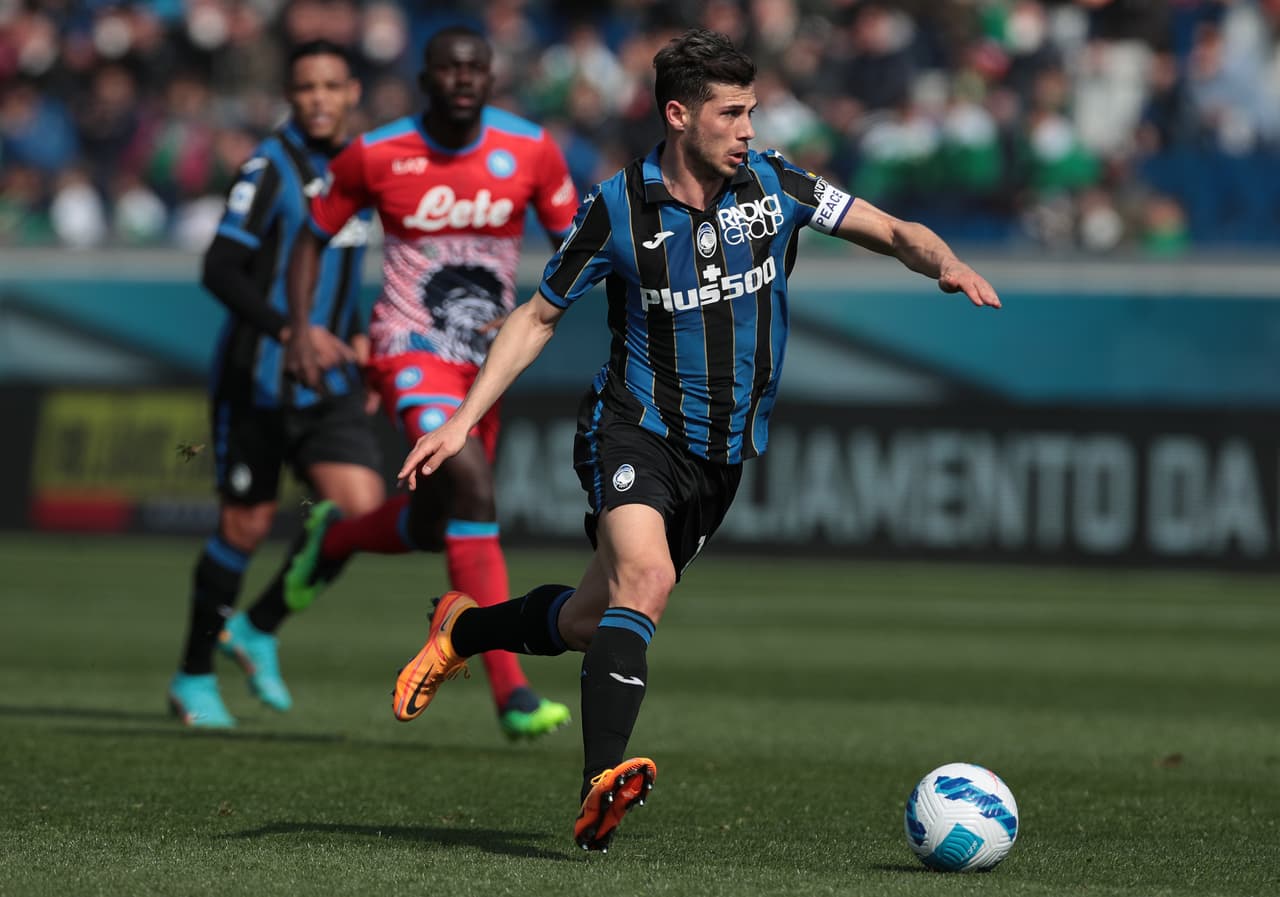 Napoli venció al Atalanta con goles de Lorenzo Insigne, Matteo Politano, Eljif Elmas, quien anotó tras recibir el balón de Hirving Lozano.