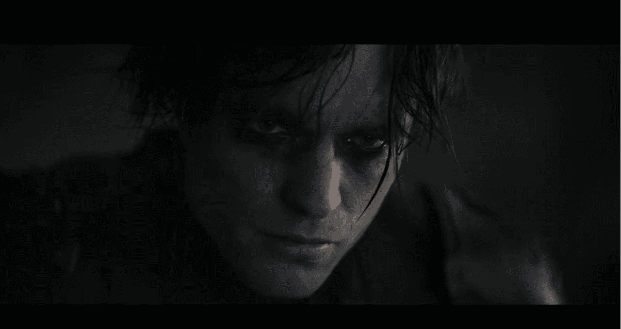 Lo que hace diferente el Batman de Pattinson al resto, es que este superhéroe deja implícito que ha tenido un pequeño colapso.