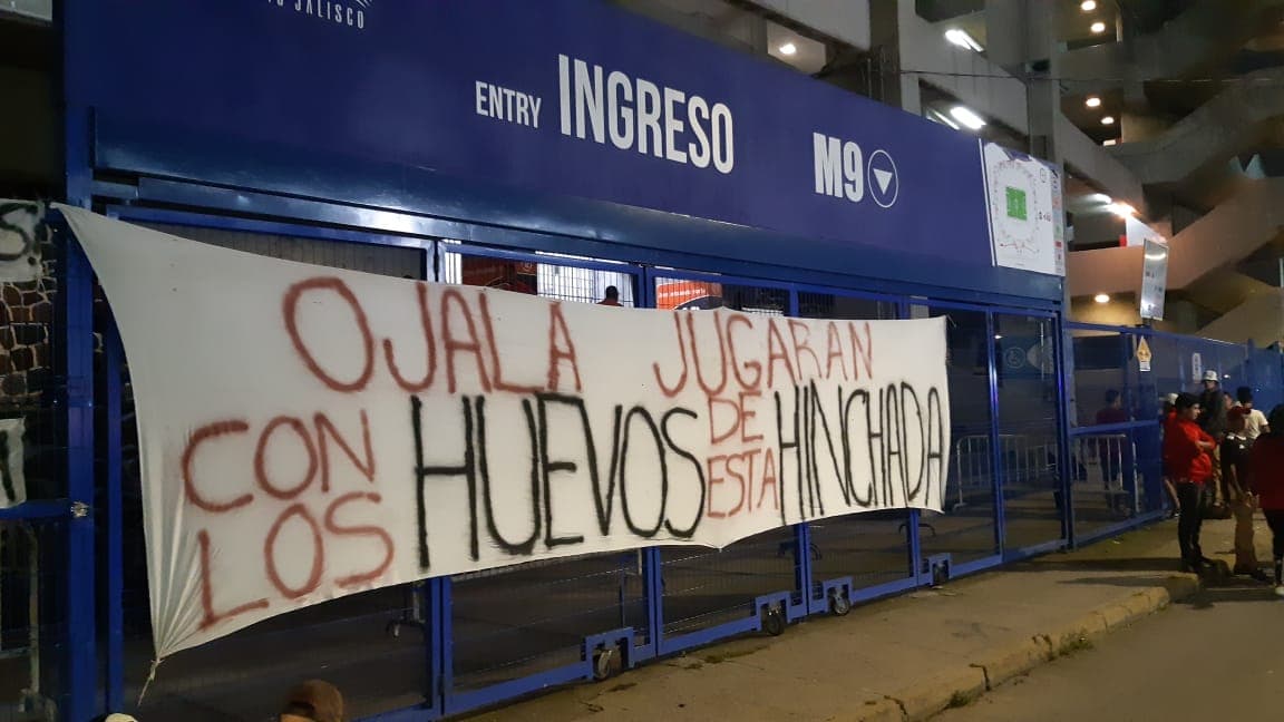 La protesta de la Barra 51 ocurrió desde las horas previas del encuentro frente al Toluca por la jornada 11 del Apertura 2018.