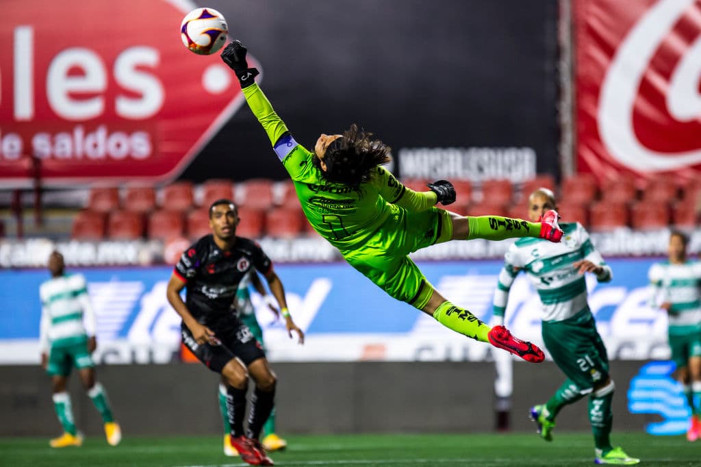 Félix Torres se encarga de marcar el único gol del partido y le da la victoria 0-1 a Santos. Los Guerreros se ponen el tercer lugar (a la espera del resultado del Toluca) y Xolos cae a la novena posición (a la espera del resultado de Chivas).
