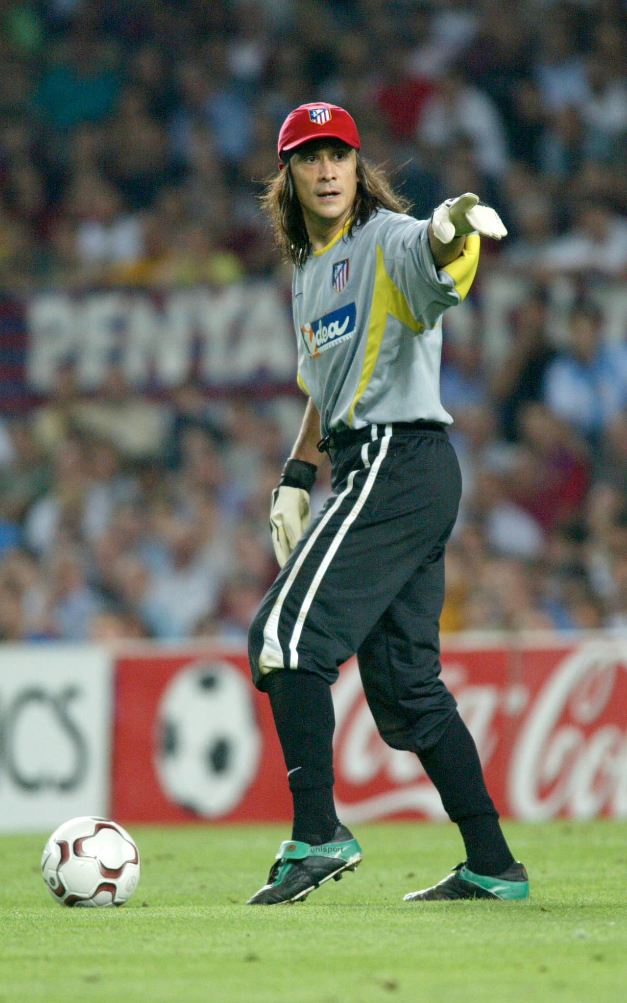 La carrera de Germán 'Mono' Burgos se vio interrumpida en el 2003 cuando le diagnosticaron cáncer de riñón, lo que le obligó a operarse. Volvió al arco del Atlético de Madrid, pero en el 2004 se retiró.