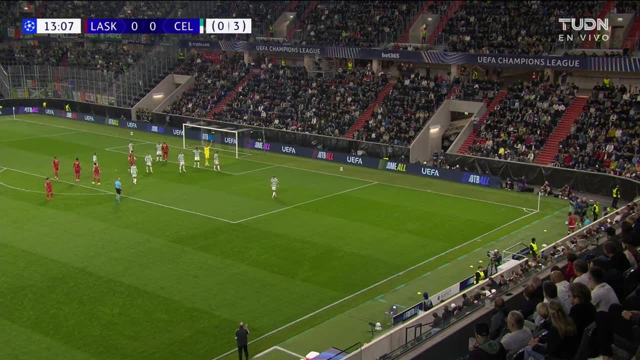 ¡TIRO ATAJADO! disparo por Kasper Høgh.