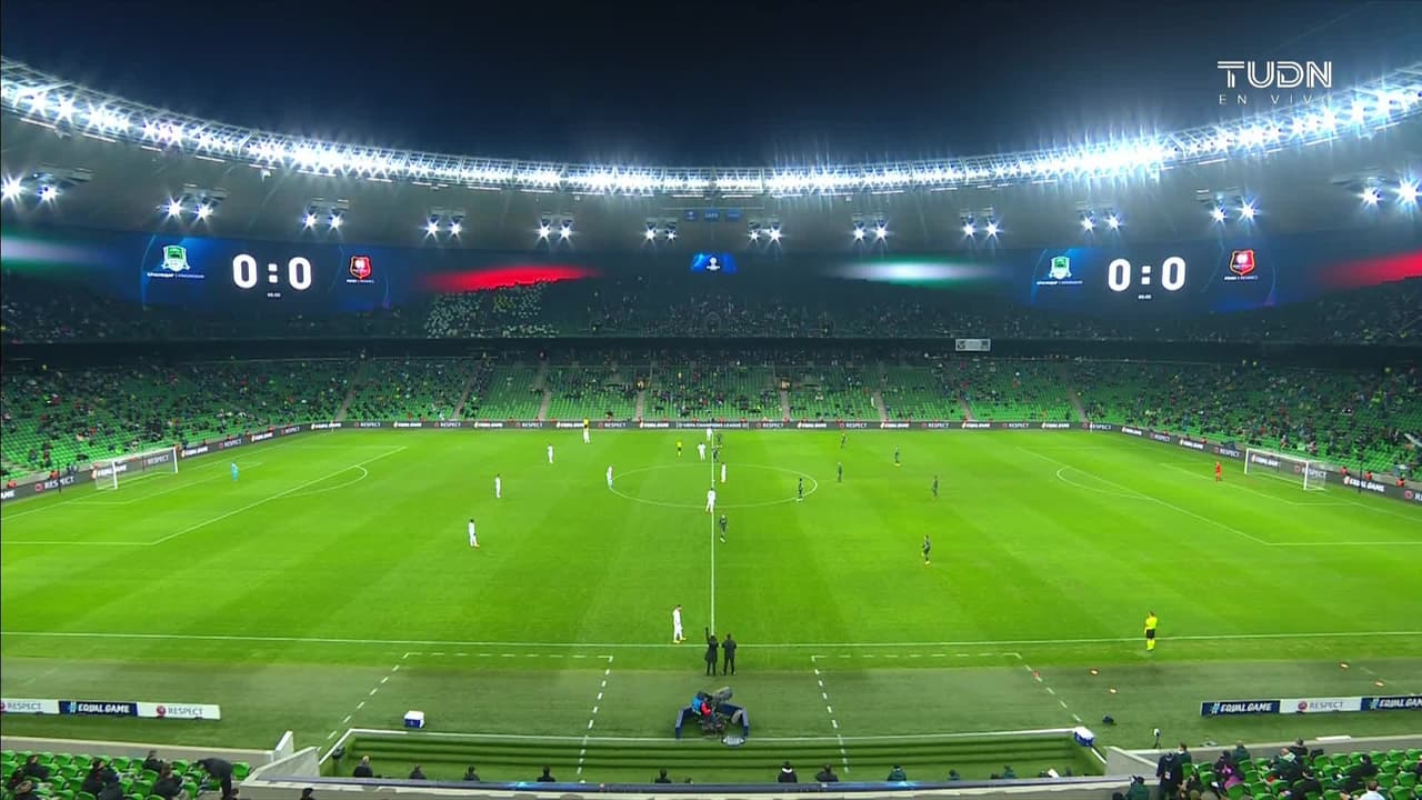 Arranca el partido y la pelota está en juego.