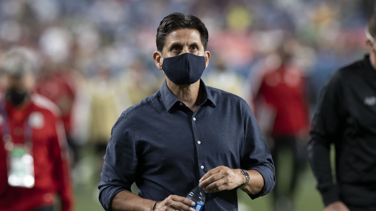 Costa Rica se queda sin DT; Nacho Ambriz es candidato