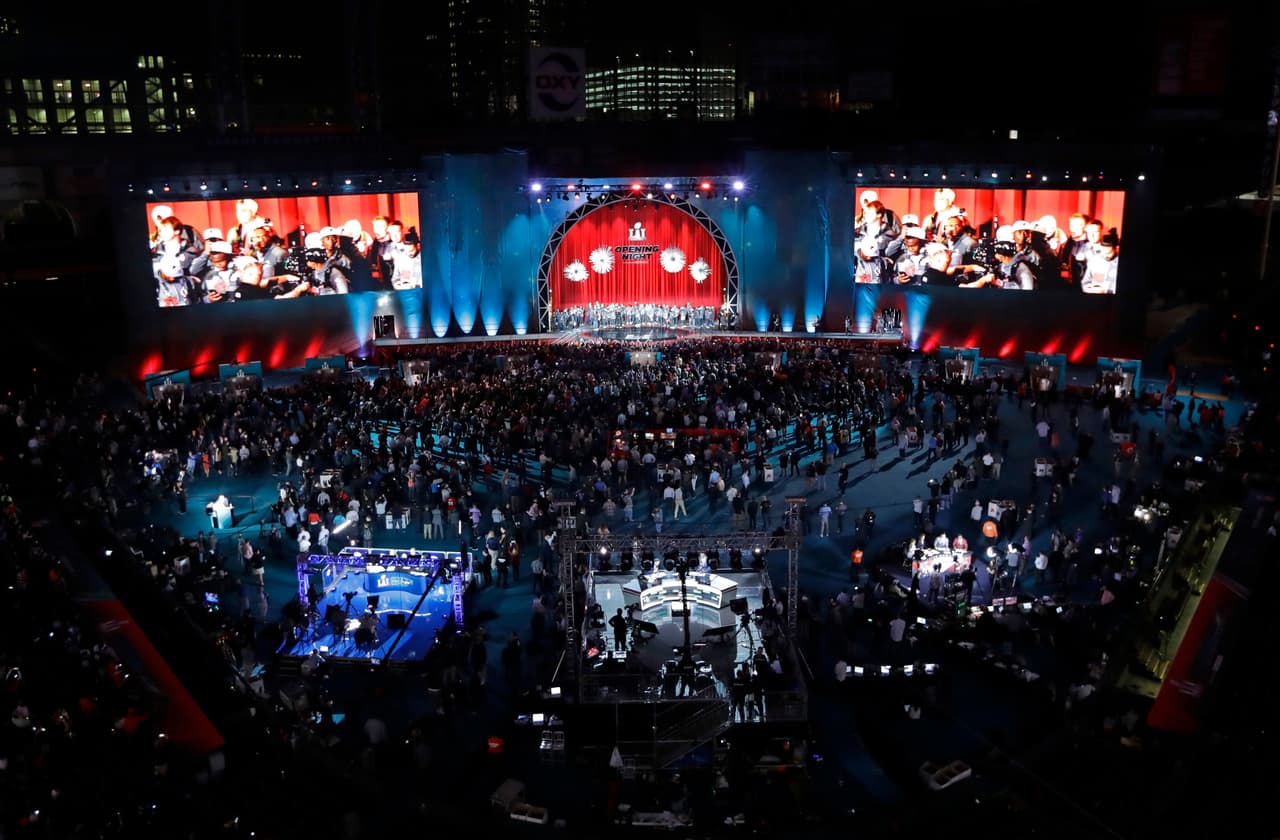 La noche tuvo como gran atracción, la atención a medios que hicieron las diferentes figuras de los Atlanta Falcons.