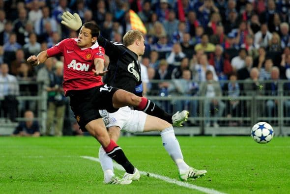 El mexicano Javier Hernández fue titular con el 'Man-U' y fue el hombre más peligroso de su club.