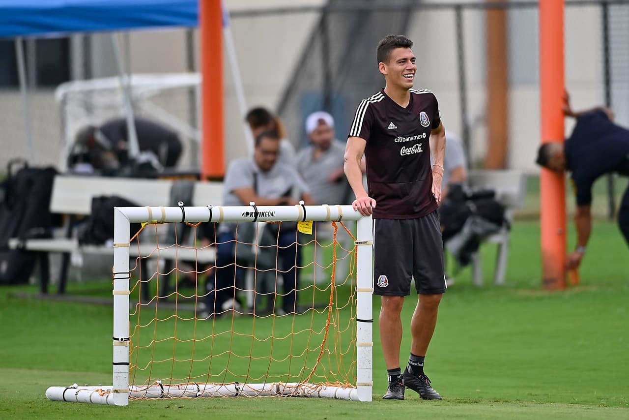 Los integrantes de la Selección Mexicana de fútbol se entrenaron, en medio de una intensa humedad en el ambiente, en las instalaciones del club de la MLS Houston Dynamo de cara a lo que será su importante duelo de los Cuartos de Final de la Copa Oro 2019, que se llevará a cabo este sábado ante Costa Rica. El trabajo duro y el buen ambiente imperaron durante la práctica del Tri.