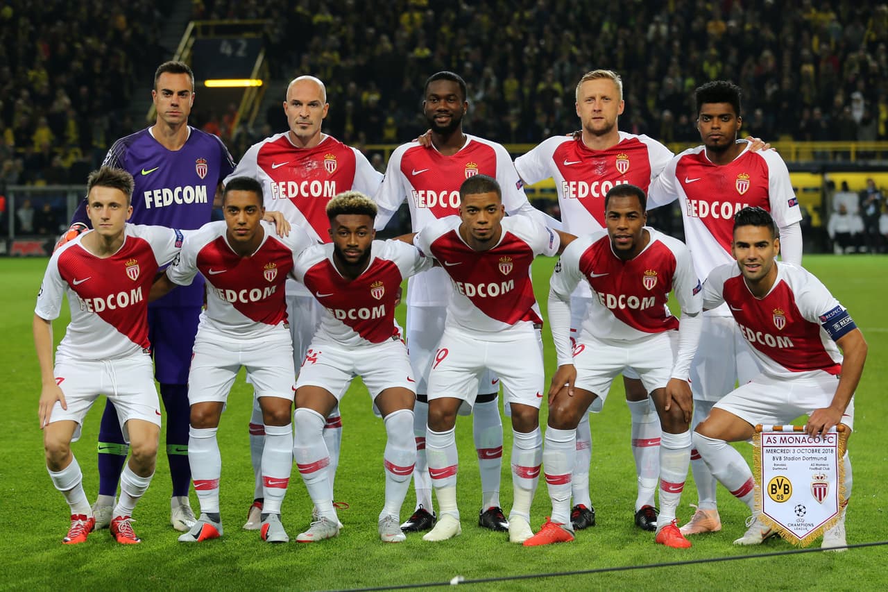 Mientras que el Mónaco lo hizo con Benaglio; Sidibé, Glik, Jemerson, Raggi, Henrichs; Golovin, Tielemans, Aholou; Moussa Sylla y Falcao Garcia.