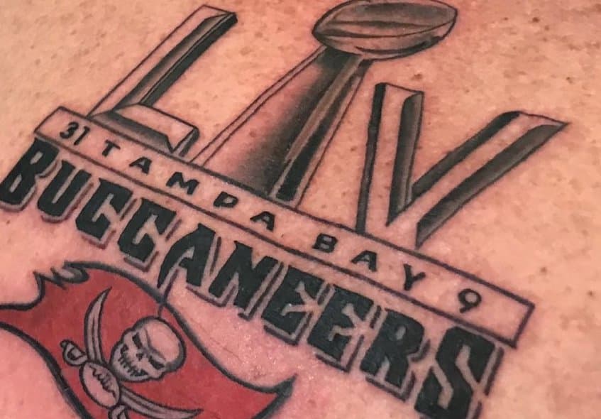 Bruce Arians cumple su promesa y se tatúa tras ganar Super Bowl