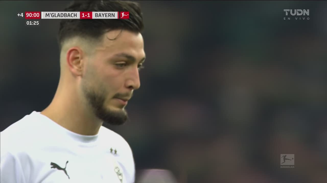 Ramy Bensebaini firma de penal el triunfo del Borussia M'Gladbach