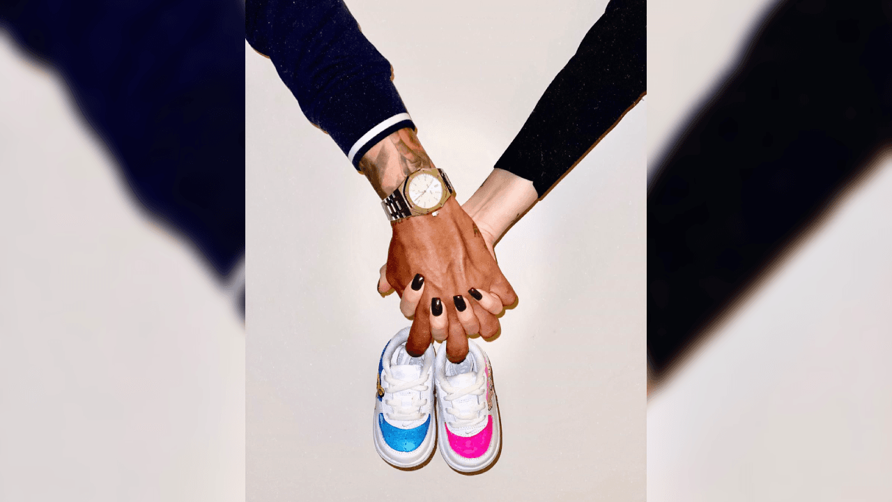 A la espera de su bebé, el futbolista del Rebaño Sagrado muestra la unión latente entre su esposa y él.