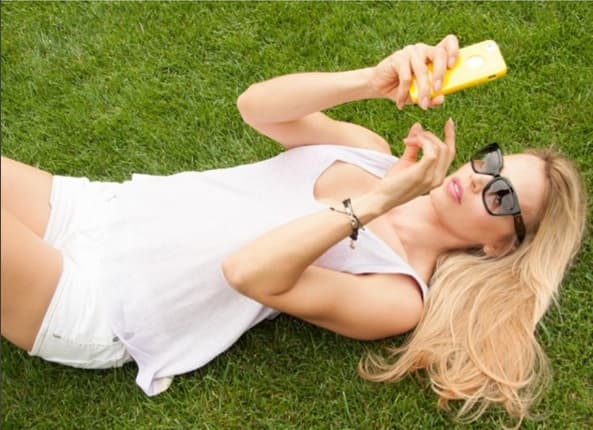 Yolanda es una bella mujer colombiana que conquistó hace unos años al ex guardameta del Barcelona. La espectacular esposa de Valdés dio nuevamnete de que hablar por unas candentes fotografías.