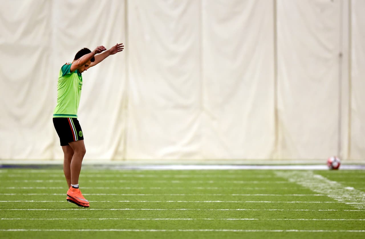Javier Hernandez of Mexico warm up during a traning session at Methodist Training Center in Houston, Texas, on June 12, 2016. Mexico will face Venezuela on June 13 in their third match of the Copa America. / AFP / ALFREDO ESTRELLA (Photo credit should read ALFREDO ESTRELLA/AFP/Getty Images)