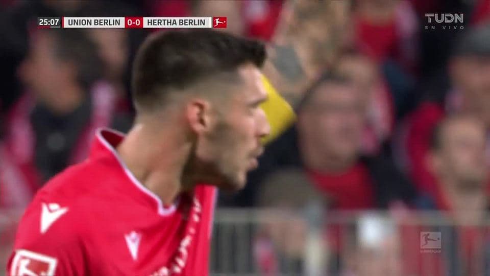 Tiro desviado de Keven Schlotterbeck