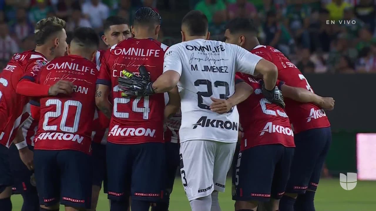 Arranca el partido y la pelota está en juego.