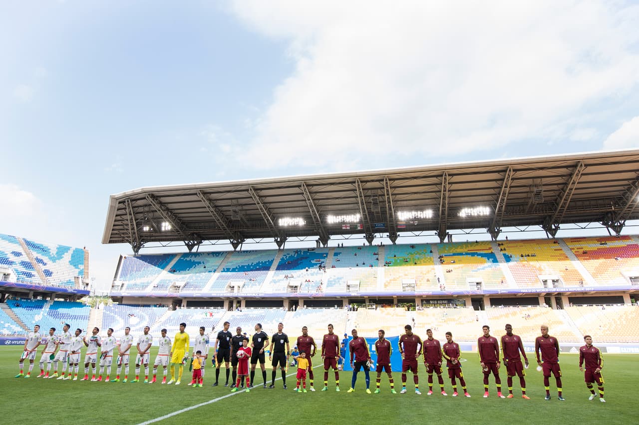 Venezuela y México llegaron con la oportunidad de ser líderes en el grupo B, en un duelo directo. A pesar de ello, los suramericanos ya estaban clasificados.