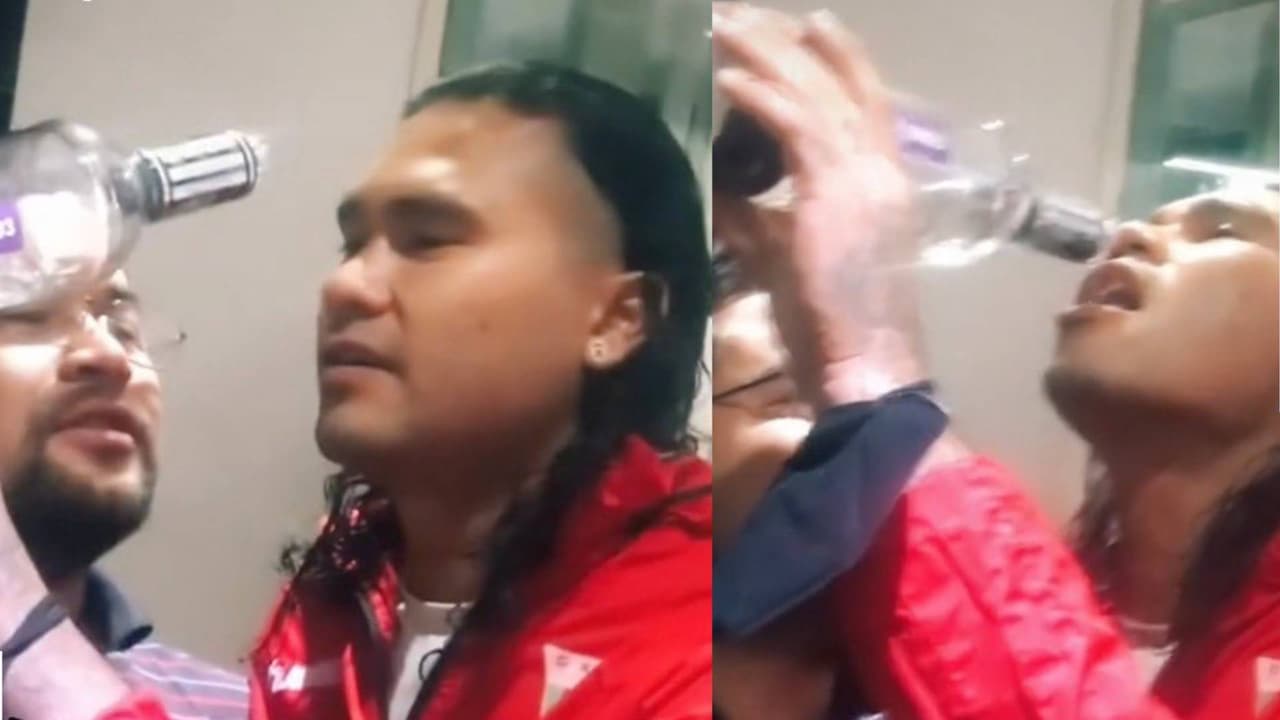 Captan al 'Gullit' Peña tomando tequila con un aficionado
