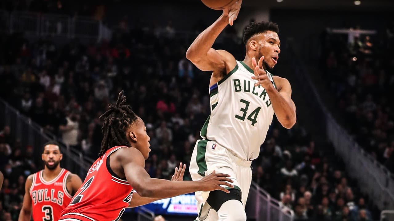 Milwaukee Bucks aplasta a los Bulls con Giannis y Holiday
