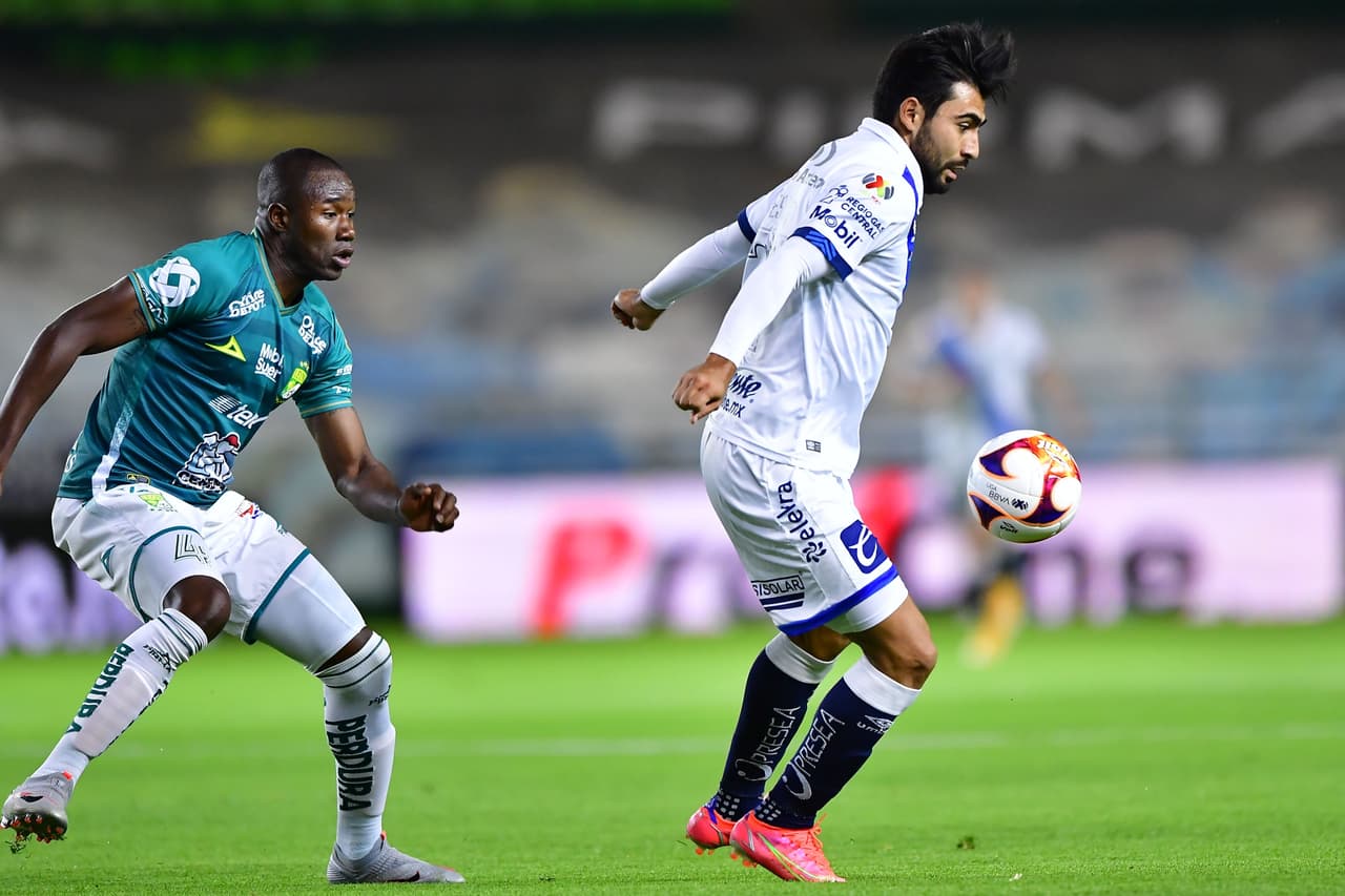 Las anotaciones de Santiago Ormeño al 85' y Daniel Álvarez al 90+5', Puebla consigue una increíble remontada y vence al León 1-2. La franja lleva cuatro partidos sin ver la derrota, de los cuáles tres han sido victorias. León se queda en la posición número 15 del torneo con 7 puntos.